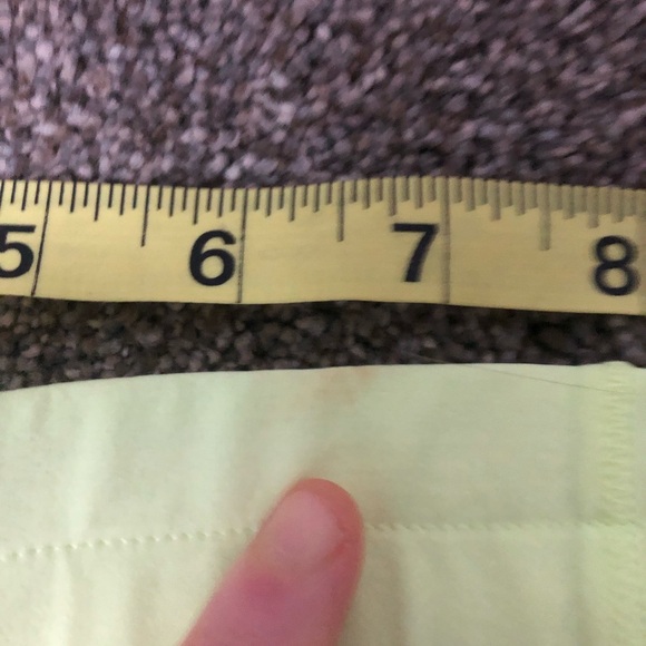 Lululemon Hotty Hot Low-Rise Lined Short 4" in Electric Lemon Size 2 Neon - Picture 5 of 16